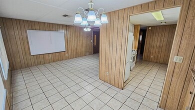 Building Photo - 998 S Magnolia Ave