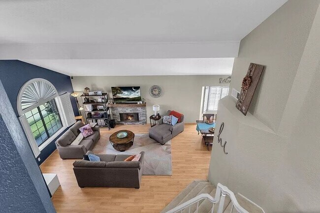 Building Photo - 3br 21/2bth