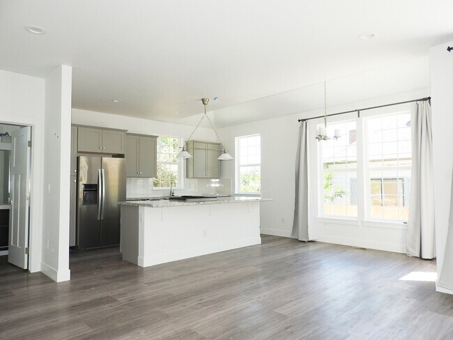 Photo - Large Backyard! House