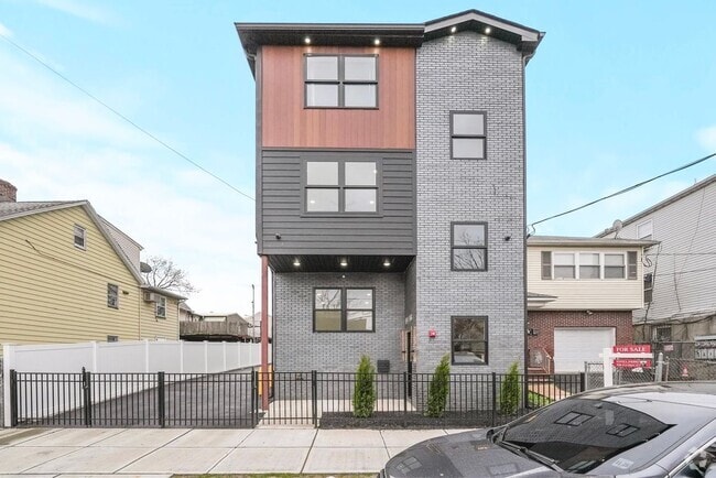 Building Photo - 144 Magnolia Ave
