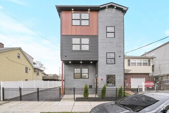 Building Photo - 144 Magnolia Ave