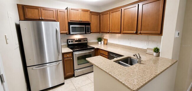 Foto del edificio - 4033 Crockers Lake Blvd