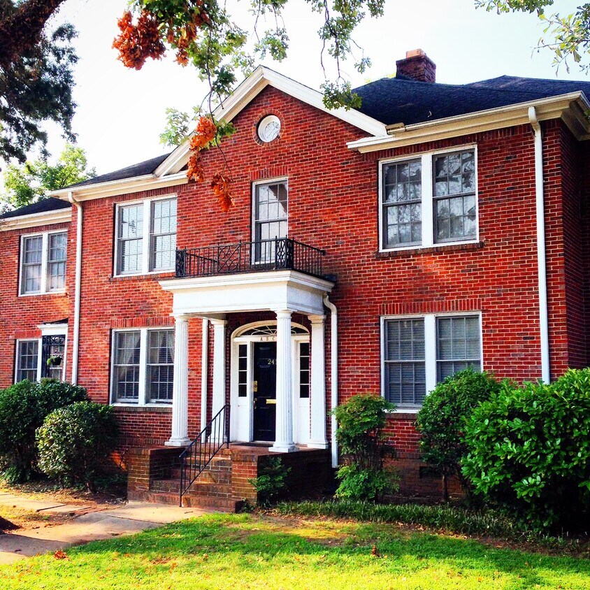 Primary Photo - 241 Hampton Ave