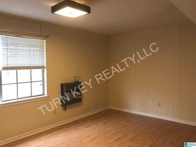 Building Photo - 2548 Janice Cir NE