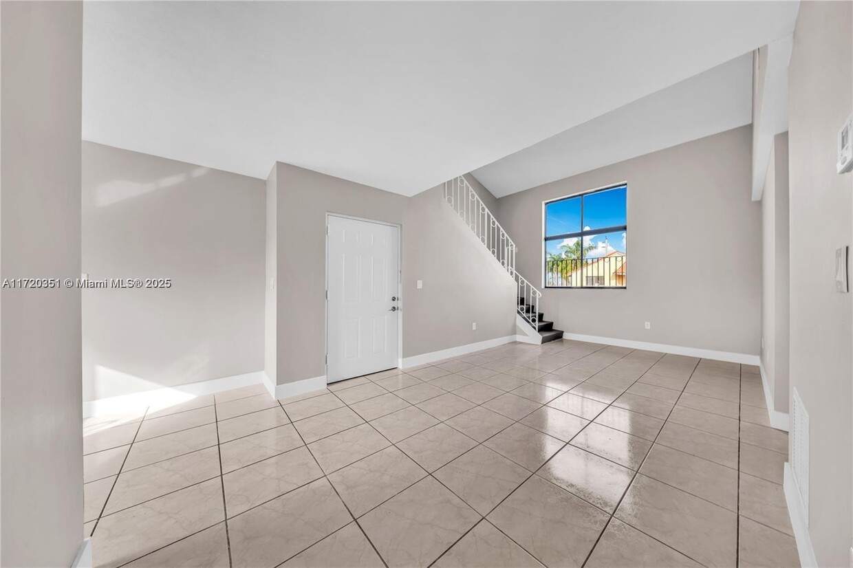 Foto principal - 2770 W 60th St