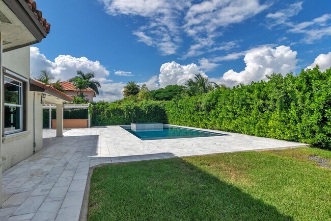 Building Photo - Beautiful home in quiet neighborhood