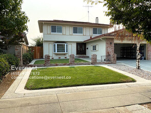 Building Photo - 1571 Sun Ln