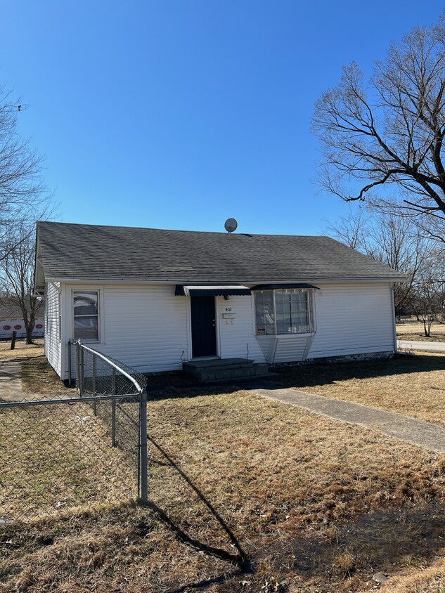 Primary Photo - 402 E Pine St