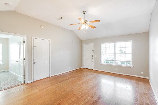 Foto del edificio - 8009 Maggie Ct