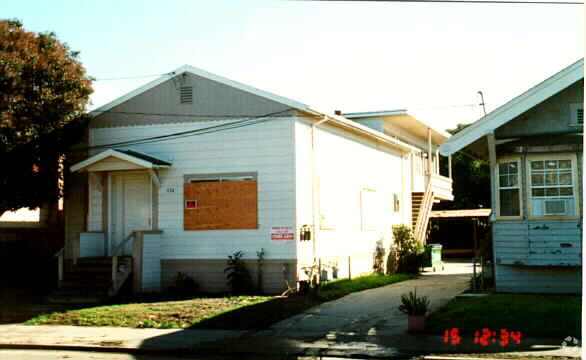 Building Photo - 536 E St. James St