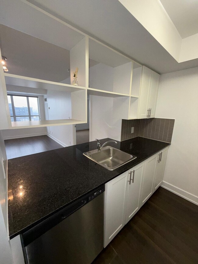 Building Photo - 6 Eva Rd