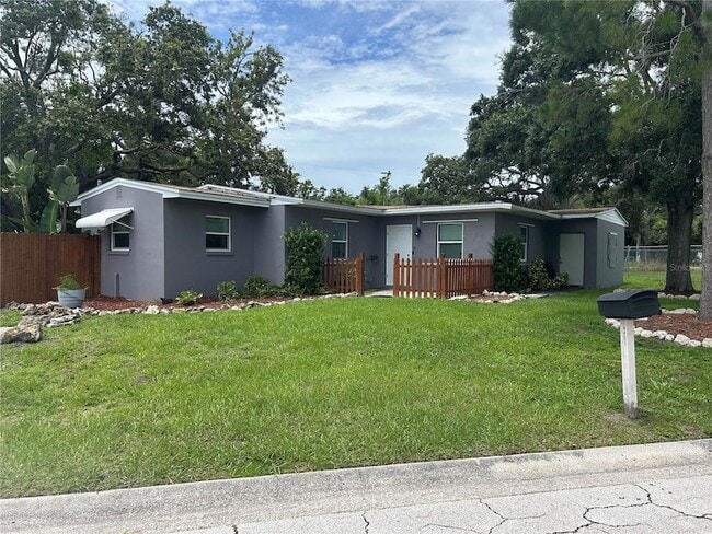 Building Photo - 4491 Crestwood Dr N