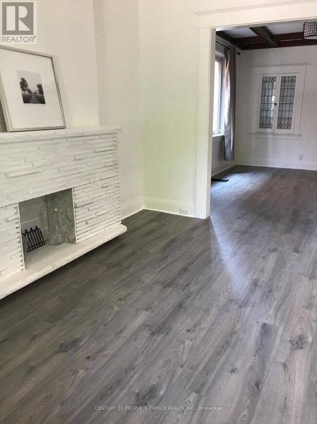 Building Photo - 212 Oakwood Ave