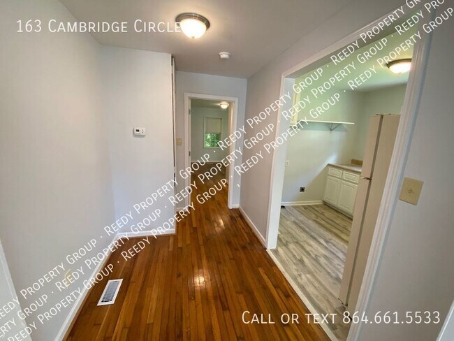 Foto del edificio - 163 Cambridge Cir