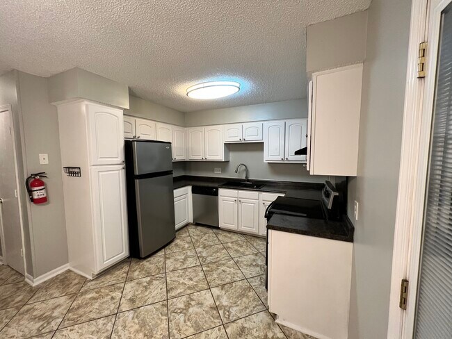 Foto del edificio - 700 Coventry Ln