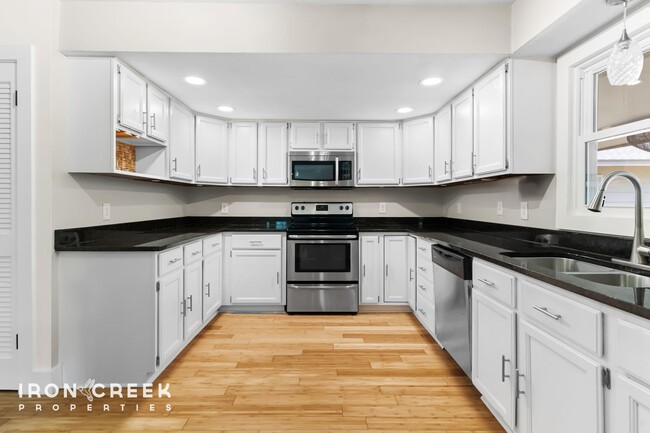 Building Photo - Beautifully Renovated 3BD/3BA Home in Arde...