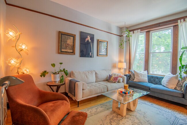 Foto del edificio - 883 N Marshfield Ave
