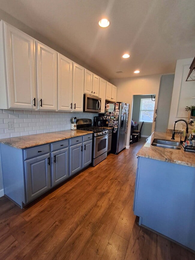 Building Photo - Beautiful Aurora Home - 4 Bedroom, 3 Bathrooms in Excellent Condition!