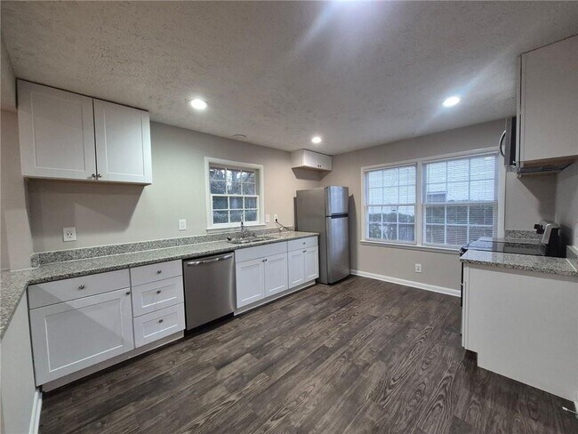 Building Photo - 2057 Willamette Way