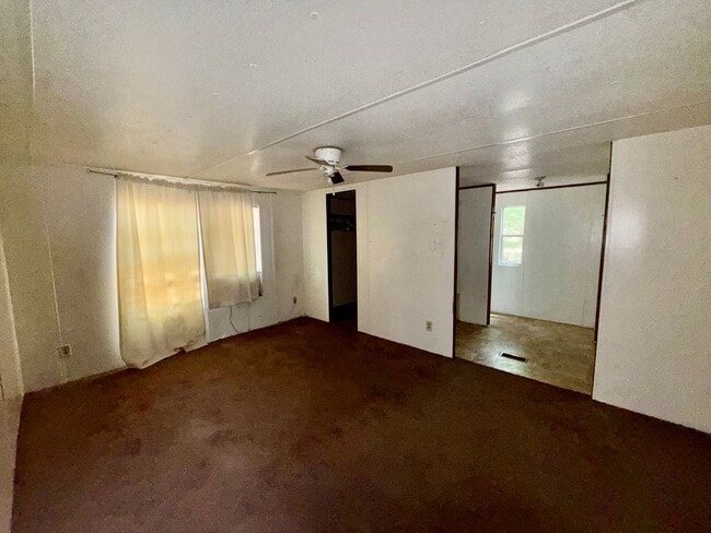 Building Photo - 3/2 Mobile Home Available!