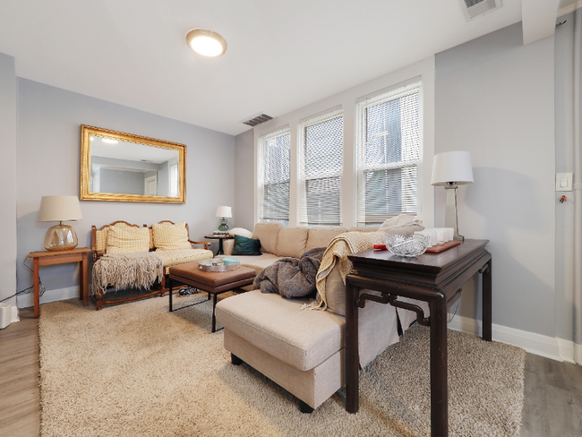 Foto del edificio - 3007 N Ashland Ave