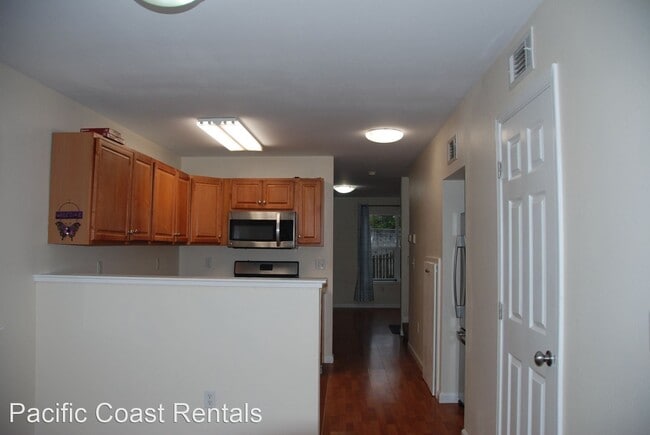 Building Photo - 3 br, 1.5 bath House - 976 Courtyard Circle