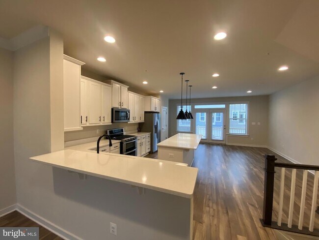 Foto del edificio - 8612 Shady Pines Dr