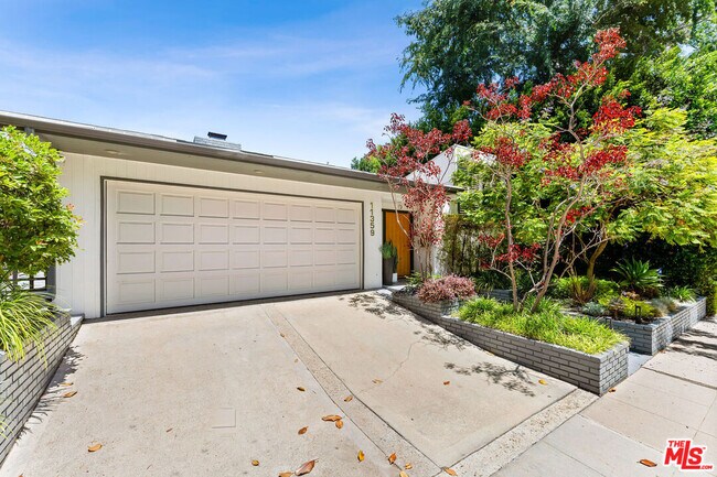 Building Photo - 11359 Bolas St