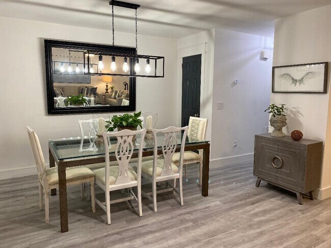 Foto del edificio - 919 Cottingham Dr
