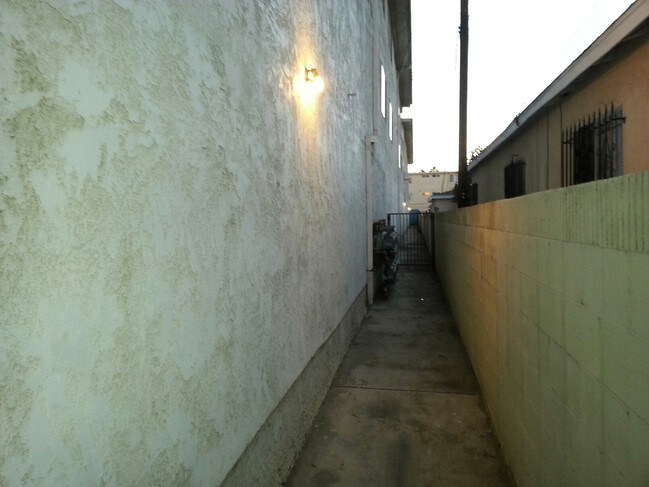 Foto del edificio - 13105 Kornblum Ave