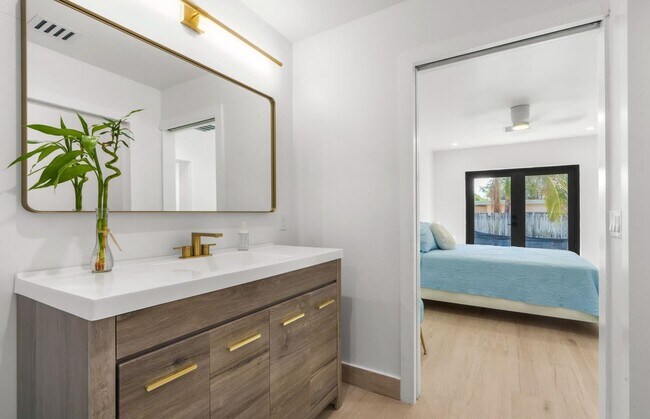 Building Photo - 303 De Carie St