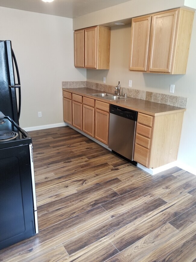 Foto del edificio - Spacious & Updated 3-Bed, 2-Bath Duplex in...