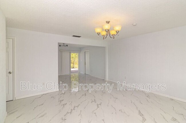 Building Photo - 921 Burn Dr NE