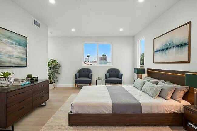 Foto del edificio - 8234 Blackburn Ave