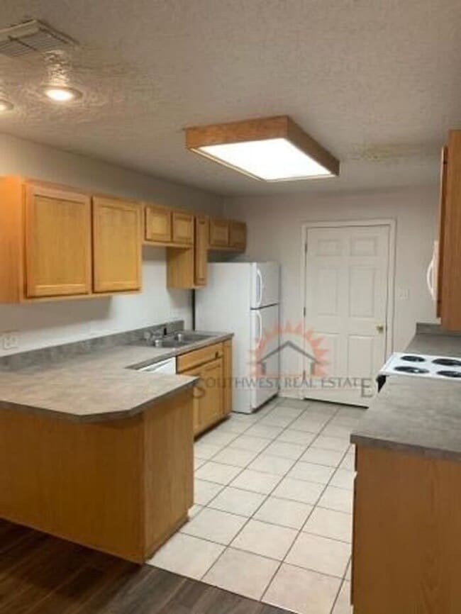 Building Photo - Great 2 bed 2 bath apartment