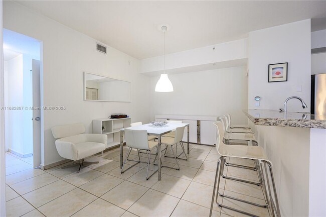 Foto del edificio - 7360 NW 114th Ave