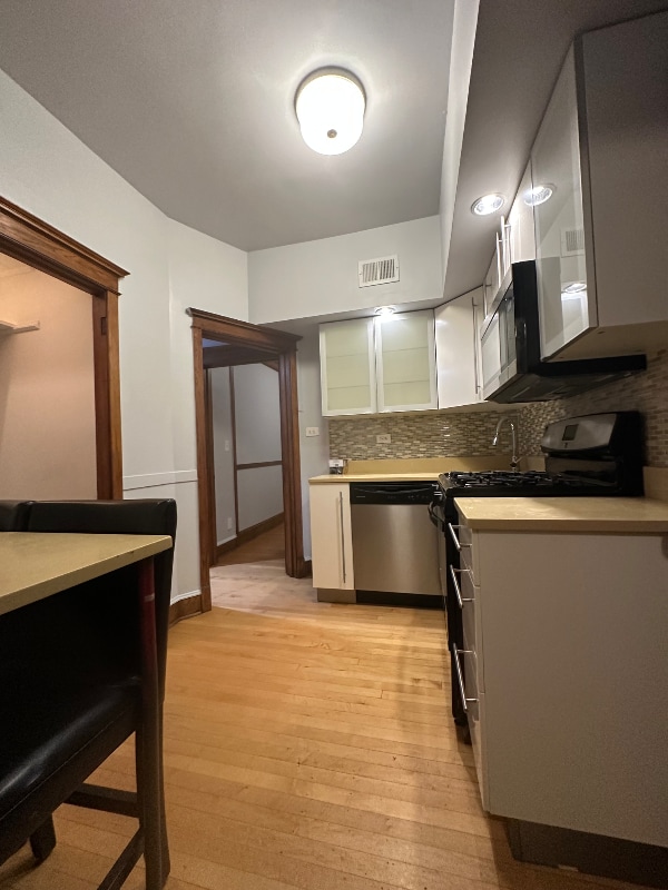 Photo - 1949 W Grace St (Chicago, IL)