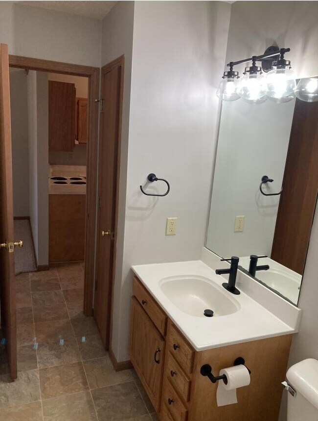 Building Photo - 2 bedroom in Piqua OH 45356