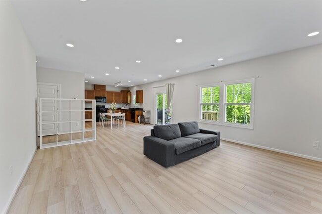 Building Photo - 6001 Ditchburn Ct