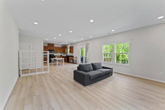 Foto del edificio - 6001 Ditchburn Ct