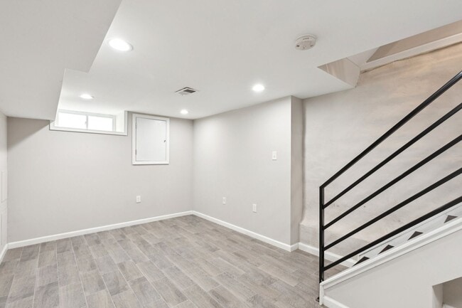 Building Photo - Grays Ferry beauty!