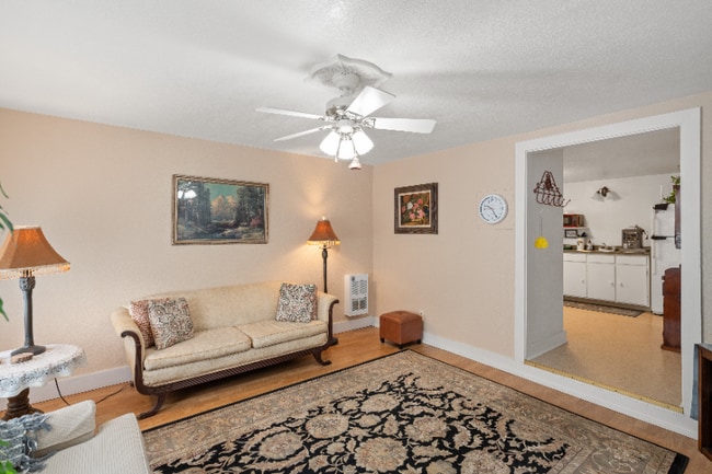 Building Photo - 451 Broad St