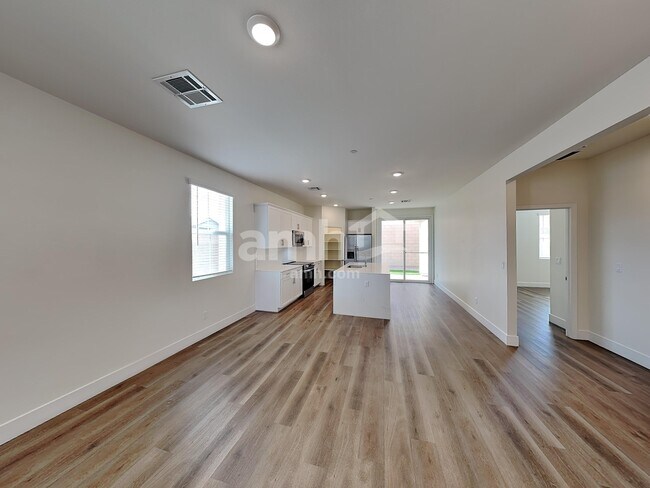 Foto del edificio - 541 Sacred Lotus Pl