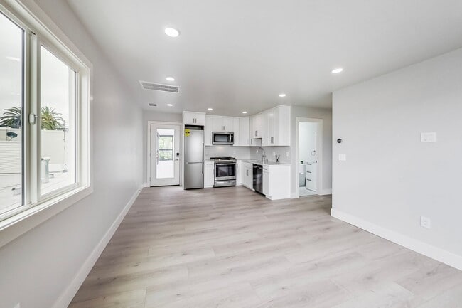 Building Photo - 1375 Sacramento St