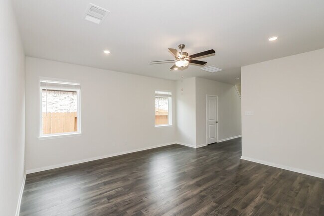 Building Photo - 7610 Thrips Ln