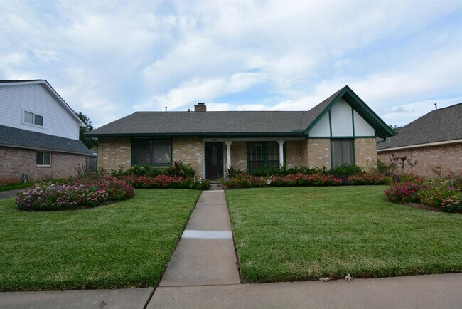 Building Photo - 2911 Planters St