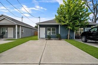Building Photo - 403 E Avenue G