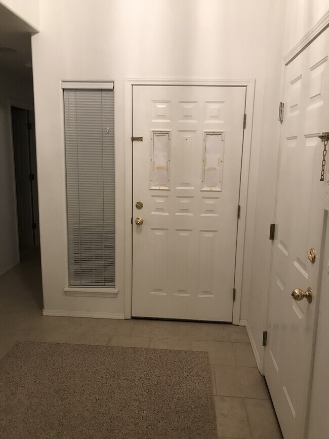 Foto del edificio - 8419/8421 NE 56th Street