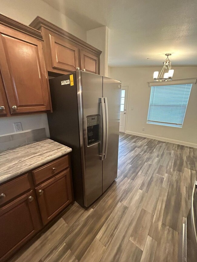 Foto del edificio - 5 bedroom 3 Bath New House- 2 Car Attached...