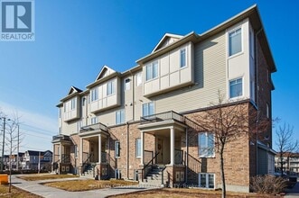 Building Photo - 2625 Longfields Dr